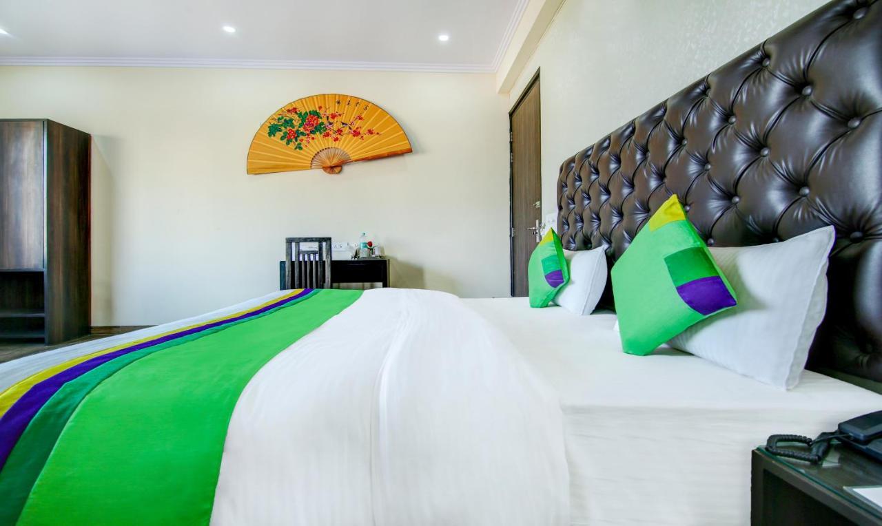 Treebo Trend Blooms Premium Hotel Gurgaon Exterior photo