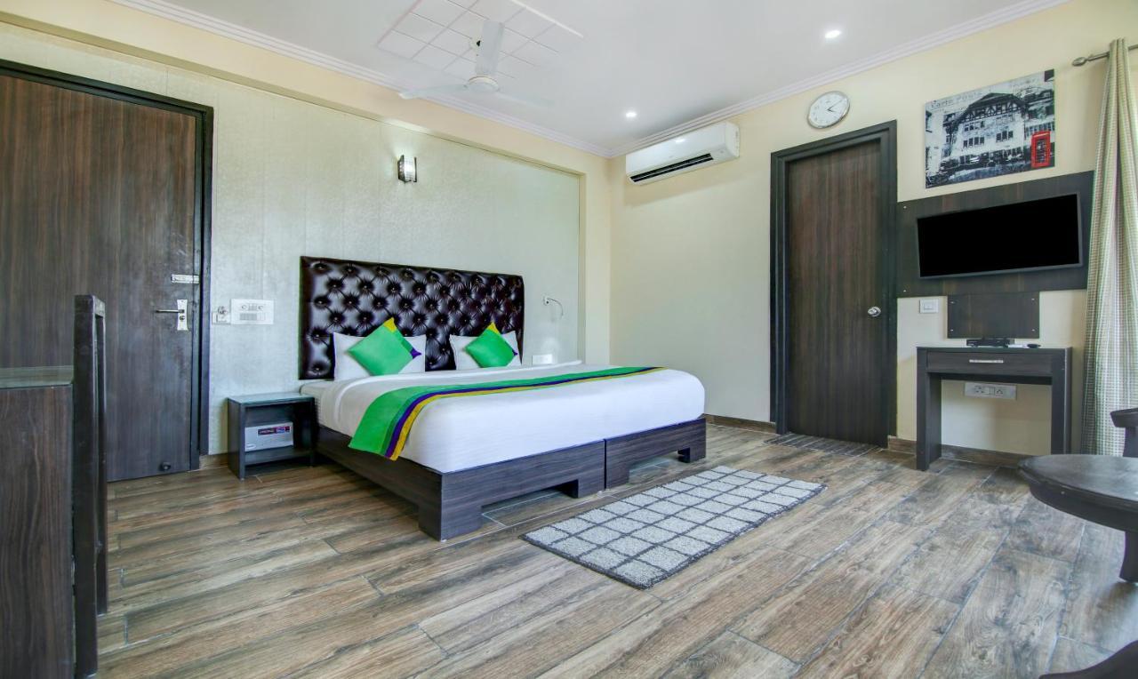 Treebo Trend Blooms Premium Hotel Gurgaon Exterior photo